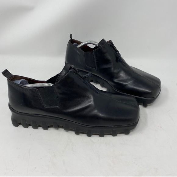 Donald J Pilsner black leather shoes ridged bottom - Picture 2 of 6